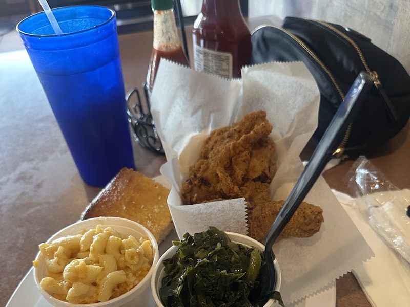 Mama's Soul Eatery food
